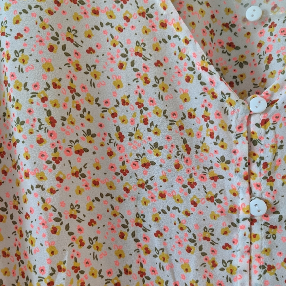 Adorable Boho Top - Picture 4 of 4